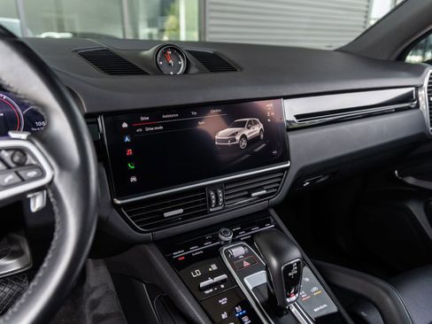 Used 2022 Porsche Cayenne AWD/4WD image 30
