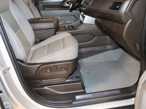 Used 2023 GMC Yukon XL SLT w/ SLT Premium Package AWD/4WD image 73