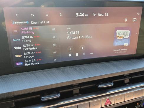 Used 2024 Kia Telluride SX Prestige w/ Towing Package image 22