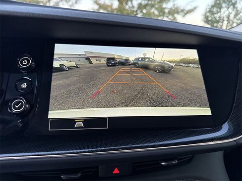 Used 2023 Buick Envision Essence image 17