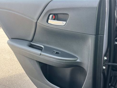 Used 2016 Honda Accord EX image 18