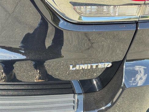 Used 2017 Jeep Grand Cherokee Limited AWD/4WD image 14