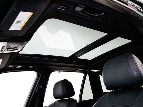 Used 2017 BMW X5 xDrive40e image 10