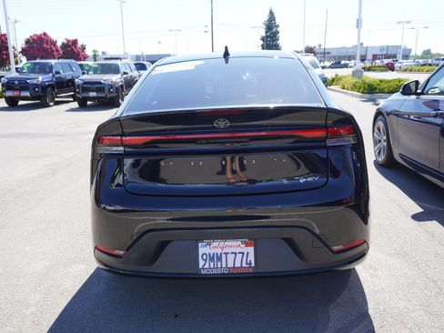 Used 2023 Toyota Prius LE FWD image 9