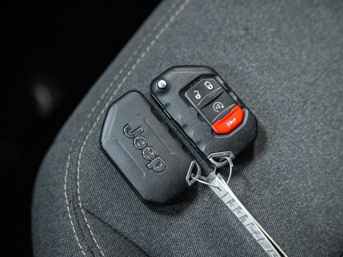 Used 2024 Jeep Wrangler Unlimited w/ Convenience Group AWD/4WD image 44