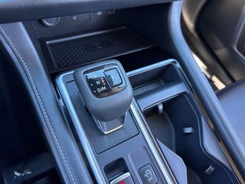 Used 2023 Nissan Pathfinder SL image 16