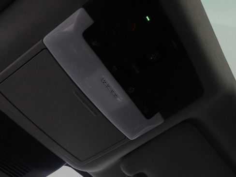 Used 2025 Nissan Sentra SR w/ SR Premium Package FWD image 25