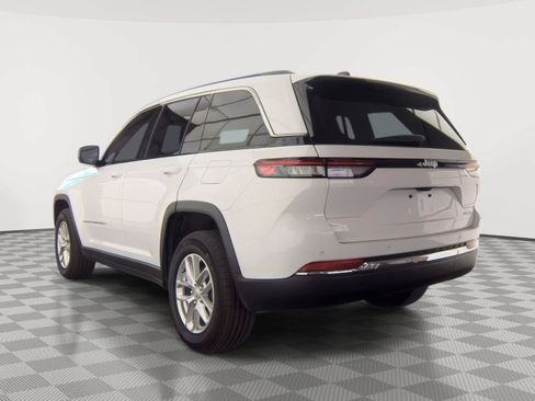 Used 2024 Jeep Grand Cherokee Laredo X RWD image 16