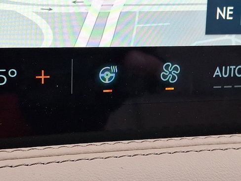 Used 2023 Lincoln Corsair Reserve w/ Equipment Group 201A image 24