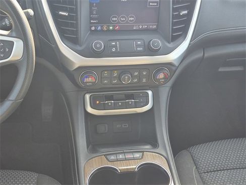 Used 2022 GMC Acadia SLE image 18