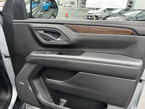 Used 2023 Chevrolet Suburban Premier w/ Advanced Technology Package AWD/4WD image 36