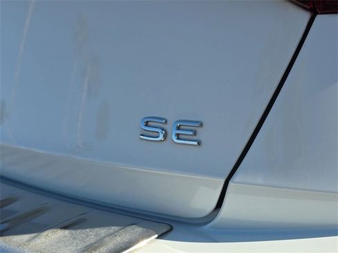 Certified 2024 Volkswagen Jetta SE image 10