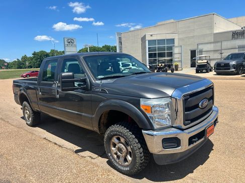 Used 2016 Ford F250 XL w/ XL Appearance Package AWD/4WD image 9