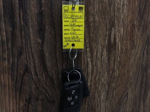 Used 2022 Volkswagen Tiguan SE R-Line image 36