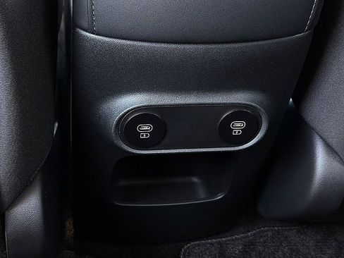Certified 2025 Hyundai Ioniq 5 SE RWD image 8