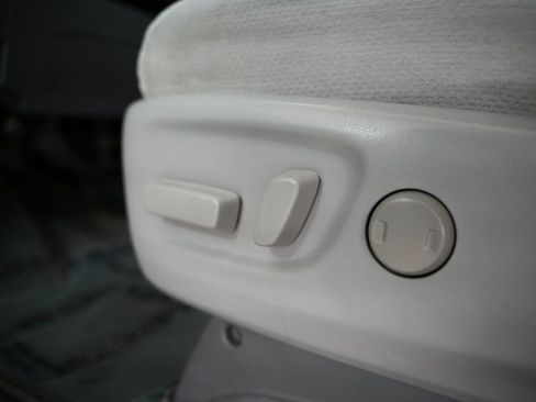 Used 2018 Toyota Sienna LE w/ Carpet Mat Package image 42