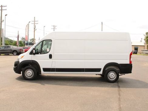 Used 2025 RAM ProMaster 2500 w/ Convenience Group FWD image 4