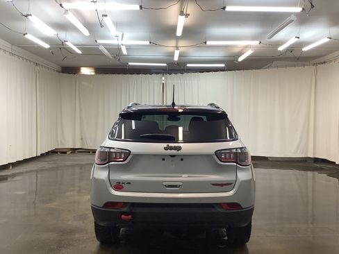 Used 2025 Jeep Compass Trailhawk AWD/4WD image 6
