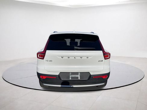 Used 2025 Volvo XC40 B5 Core image 5