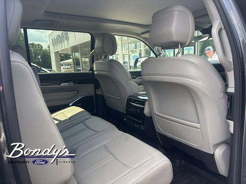Used 2022 Jeep Wagoneer Series II w/ Premium Group I RWD image 4