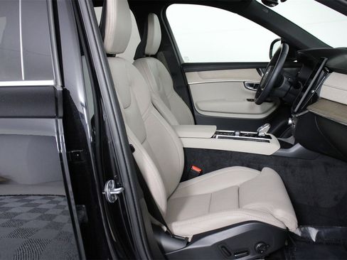 Certified 2025 Volvo XC90 B6 Ultra image 29