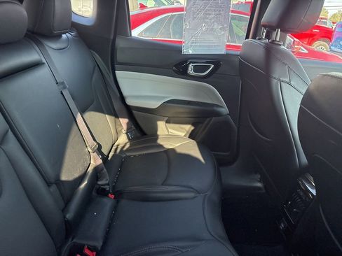 Used 2023 Jeep Compass Limited image 14