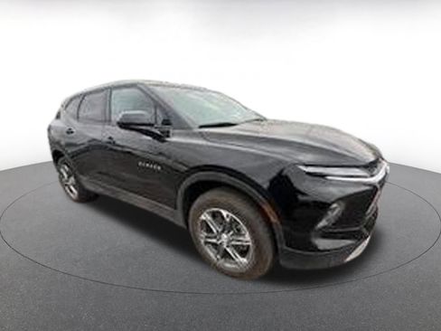 Used 2025 Chevrolet Blazer LT FWD image 1
