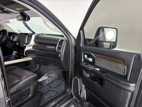 Used 2024 RAM 3500 Laramie w/ Towing Technology Group image 34