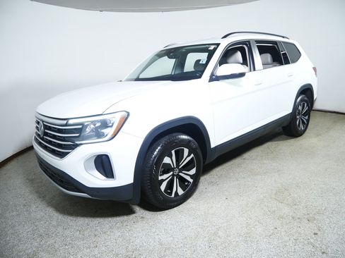Used 2025 Volkswagen Atlas SE AWD/4WD image 3