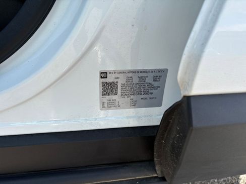 Used 2025 Chevrolet Equinox LT FWD image 29
