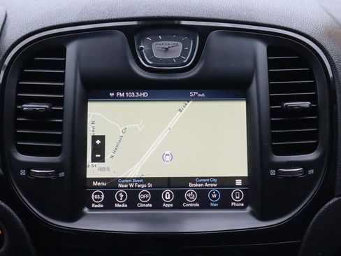 Used 2018 Chrysler 300 S w/ 300S Premium Group RWD image 20
