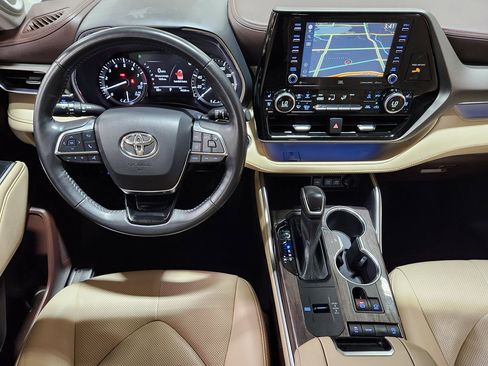 Used 2021 Toyota Highlander Limited image 48