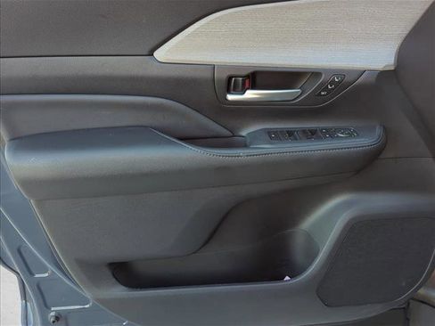 Certified 2025 Toyota Grand Highlander Platinum image 8