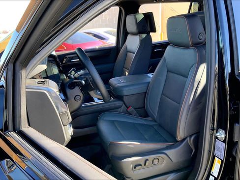 Used 2025 GMC Yukon XL AT4 w/ AT4 Premium Plus Package image 8