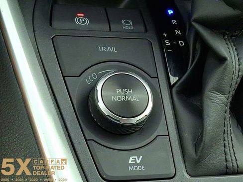 Certified 2025 Toyota RAV4 LE AWD/4WD image 28