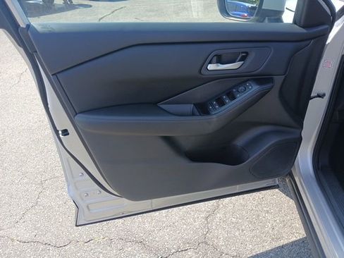 Used 2024 Nissan Rogue SV image 21