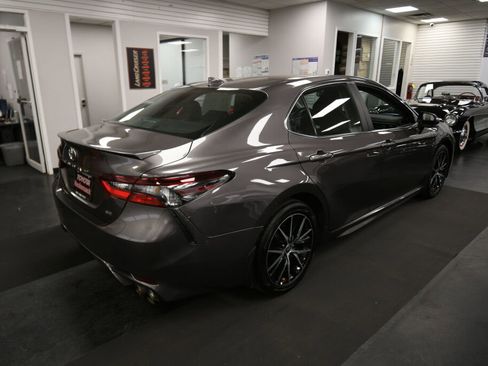 Used 2024 Toyota Camry SE w/ Cold Weather Package FWD image 8