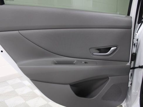 Used 2022 Hyundai Elantra SEL w/ Convenience Package image 18