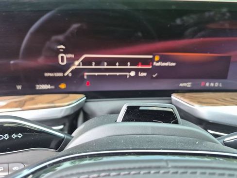 Used 2025 Cadillac Escalade Sport Platinum w/ LPO, ONYX Package AWD/4WD image 18