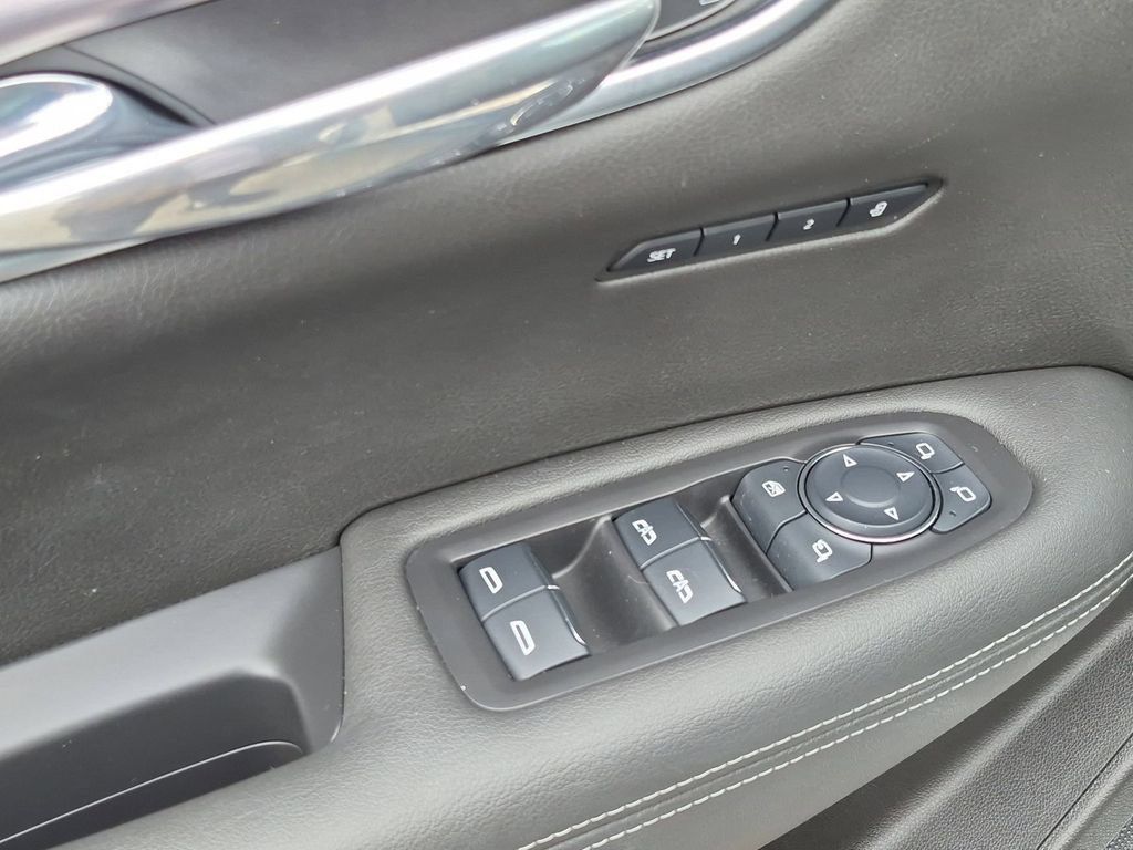 Certified 2023 Cadillac XT6 Luxury FWD image 16