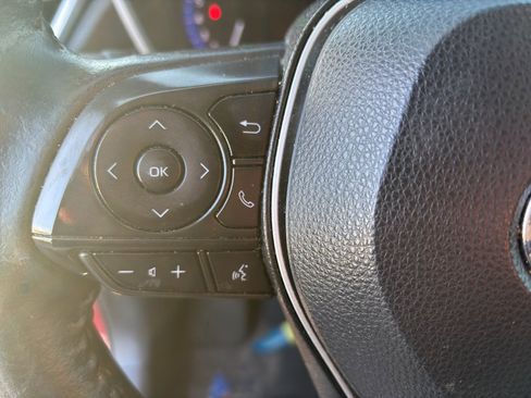 Certified 2022 Toyota Corolla Cross XLE image 14