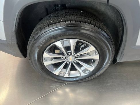 Used 2026 Chevrolet Equinox LT FWD image 9