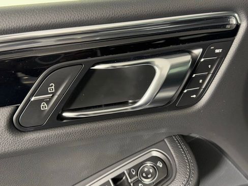 New 2026 Porsche Macan image 24