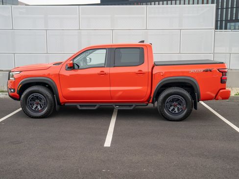 Used 2025 Nissan Frontier PRO-4X image 2