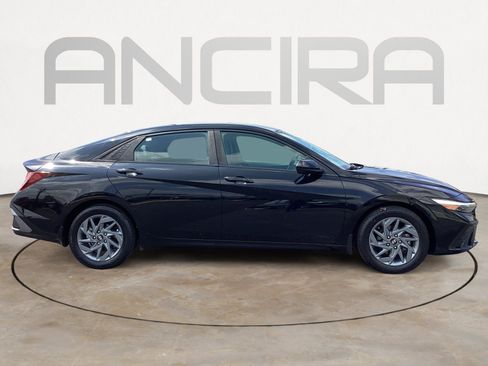 Used 2024 Hyundai Elantra SEL FWD image 15
