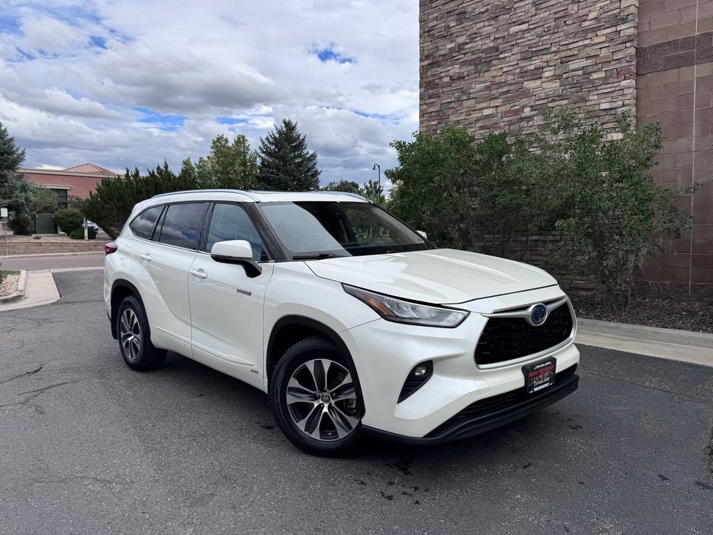 Used 2020 Toyota Highlander XLE AWD/4WD image 2