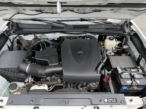 Used 2017 Toyota Tacoma TRD Off-Road w/ Tow Package (A/T) AWD/4WD image 35