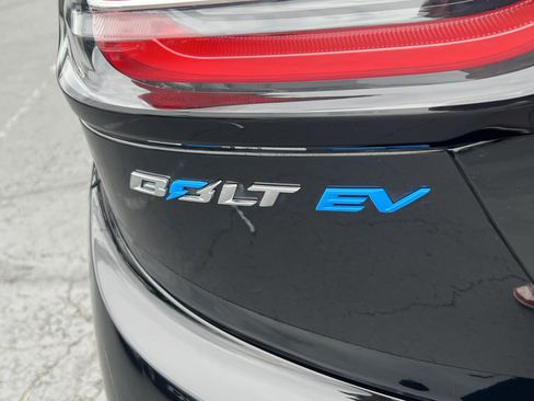 Used 2023 Chevrolet Bolt LT FWD image 9