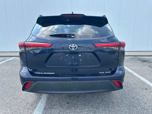 Used 2023 Toyota Highlander XLE AWD/4WD image 6