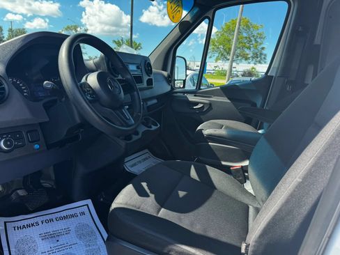 Used 2021 Mercedes-Benz Sprinter 2500 image 9